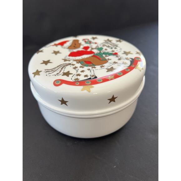 Christopher Stuart Bone China Christmas Trinket Box 5x3” Round Santabear’s Ride - Picture 4 of 11